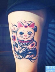 手臂招财猫纹身图案