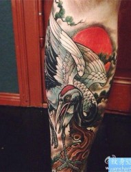 一款个性的包腿白鹤纹身图案