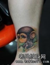 脚踝可爱的猴子纹身图案