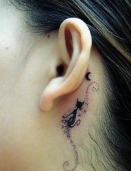 小清新耳部猫月亮纹身图案