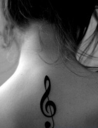 小清新女性背部音乐图腾纹身图案