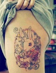 一款腿部兔子纹身图案