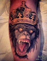 一款皇冠猩猩纹身图案