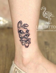 脚踝可爱兔子纹身图案