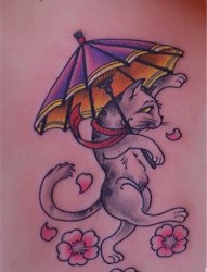 背部卡通猫咪纹身图案