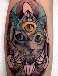 腿部彩色欧美猫咪上帝之眼纹身图案