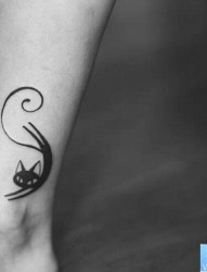 女性脚踝猫咪纹身图案