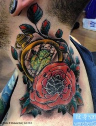 一款脖子怀表玫瑰纹身图案