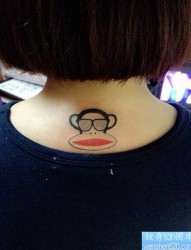 一款颈部大嘴猴纹身图案