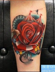 一款彩色欧美玫瑰花纹身图案