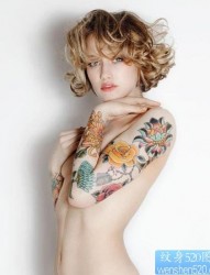 tattoo girl全裸出境展示纹身图案