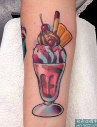 9张好看诱人的甜品冰淇淋纹身套图