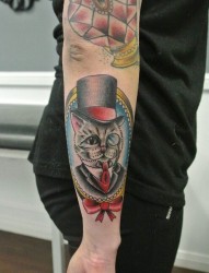 一款手臂猫咪蝴蝶结纹身图案