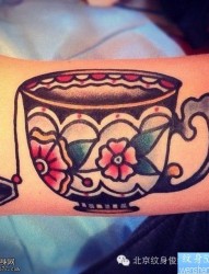 一组彩色小心意的茶杯纹身图案