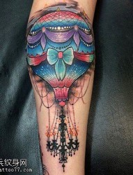 小腿上彩色热气球纹身图案