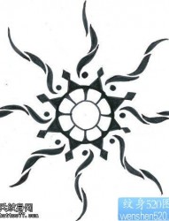 一款图腾太阳纹身图案
