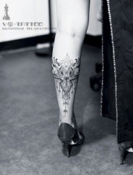 腿部个性蕾丝纹身图案