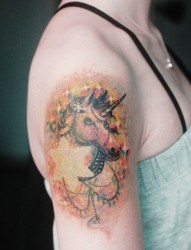 女性手臂彩色独角兽纹身图案