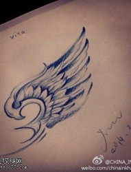 一款翅膀纹身线稿图案