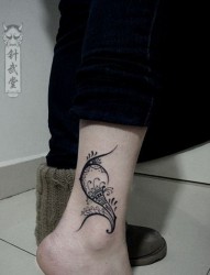 一款女孩子脚踝处好看的图腾纹身图案