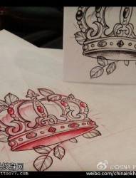 简单漂亮的皇冠纹身手稿图案