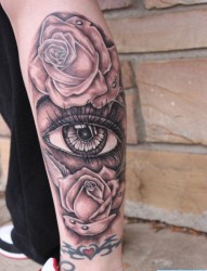 腿部玫瑰花眼睛纹身图案
