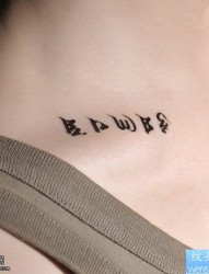 女人性感纹身部位之七锁骨纹身图案