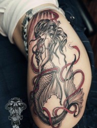 女性臀部个性美人鱼纹身图案