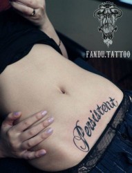 女性性感腹部字母纹身图案
