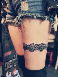 女性腿部个性蕾丝纹身图案