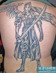 后背素色的天使纹身图案