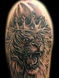 一款适合有个性的人纹的狮王发怒纹身图