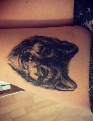 狼头纹身图案受到很多比较有思想的人的青睐