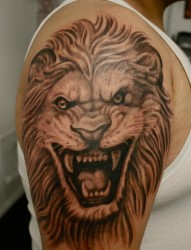 超级威猛的狮子纹身