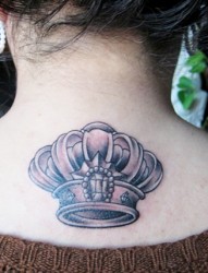 背部漂亮好看的皇冠纹身
