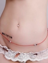 美女腹部超级性感的英文纹身
