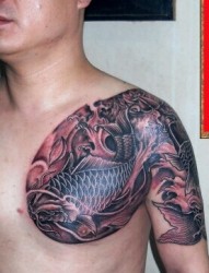 亚洲人钟爱的半甲纹身