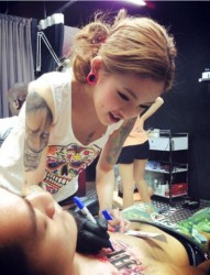 马来西亚性感华裔女纹身师 卢恺棋 kinki ryusaki