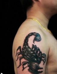 超级逼真的手臂蝎子纹身