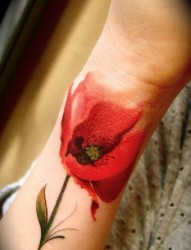 小臂时尚的花朵纹身