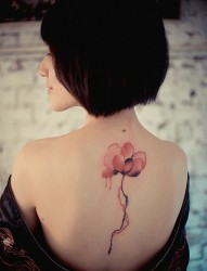 女生背部超级唯美的纹身图案