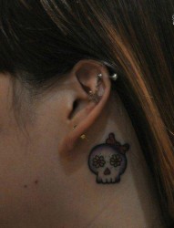 一组耳部小骷髅纹身图案