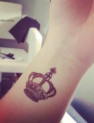 女王范的手腕皇冠纹身图案