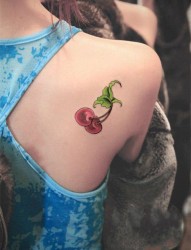 小巧可爱的樱桃纹身