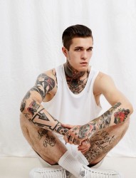 欧美时尚潮男个性纹身