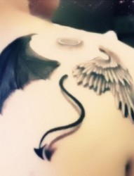 天使和魔鬼，女人肩部创意刺青