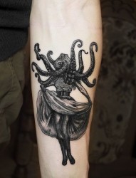 手臂个性的章鱼跳舞刺青