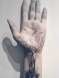 经典植物图案手臂纹身
