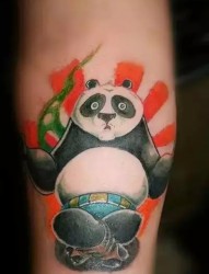 憨厚可爱的大熊猫纹身