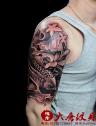个性手臂鲤鱼纹身